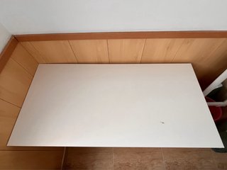 Mesa escritorio blanca y patas metálicas