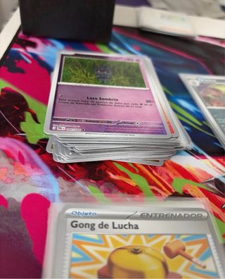 120 Cartas Pokémon Reverse Holo de diferentes expa