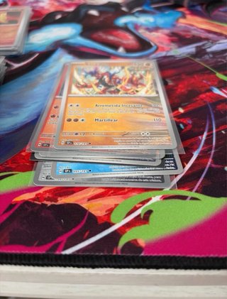 120 Cartas Pokémon Reverse Holo de diferentes expa