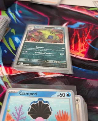 120 Cartas Pokémon Reverse Holo de diferentes expa