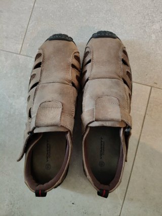 Sandalias de hombre de piel, usadas sólo dos veces