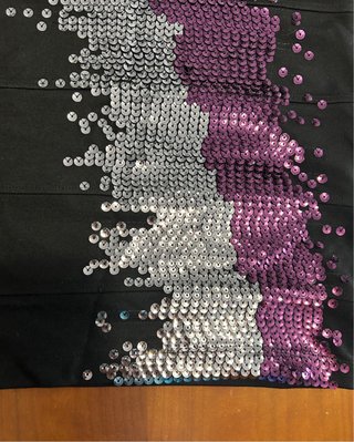 Abito mono spalla nero con paillettes