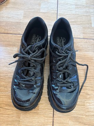 Zapatos Skechers charol negros talla 40