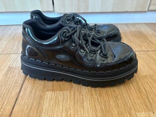 Zapatos Skechers charol negros talla 40
