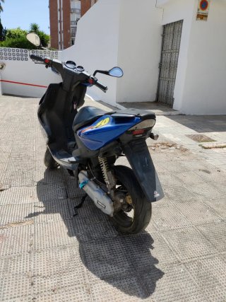 Yamaha Aerox 50 Scooter Azul y Amarillo