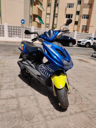 Yamaha Aerox 50 Scooter Azul y Amarillo