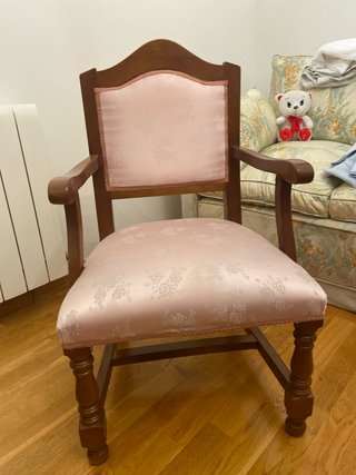 Sillón de dormitorio tapizado rosa