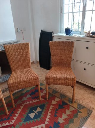 Juego de 4 sillas de mimbre