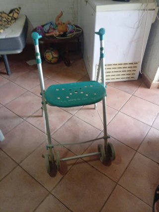 Andador con asiento plegable