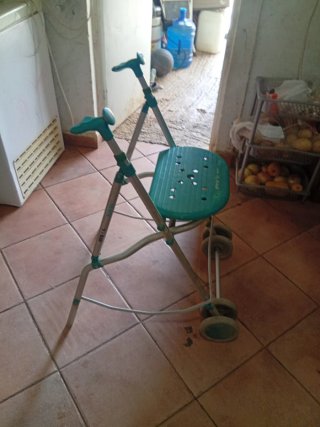Andador con asiento plegable