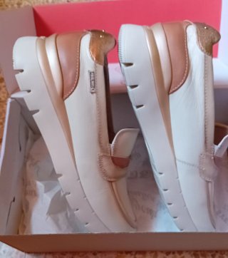 Mocasines Pikolinos piel Beige y Dorado