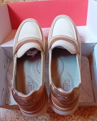 Mocasines Pikolinos piel Beige y Dorado