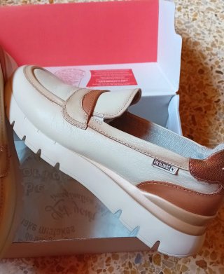 Mocasines Pikolinos piel Beige y Dorado