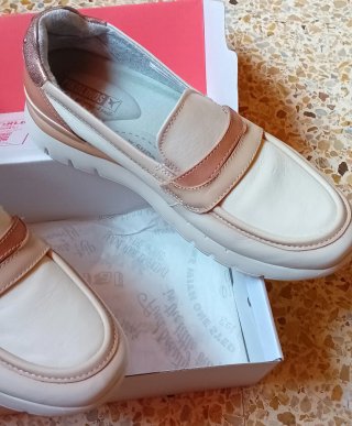 Mocasines Pikolinos piel Beige y Dorado