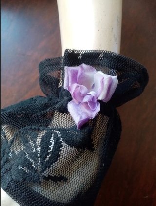 Bracciali pizzo nero fiorellini viola