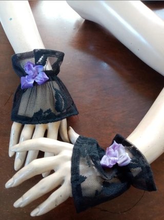 Bracciali pizzo nero fiorellini viola