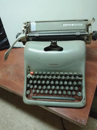 Máquina de escribir Hispano Olivetti