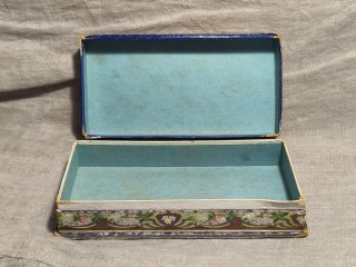 CAJA ANTIGUA DE JABÓN LILAS