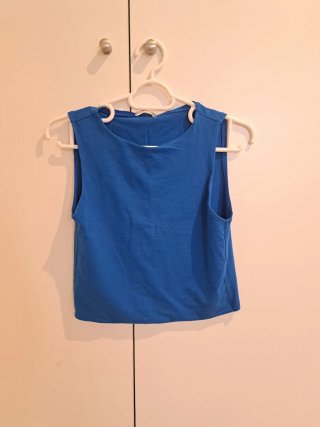 Camiseta azul sin mangas