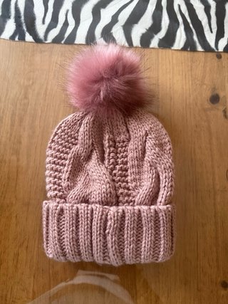 Conjunto bufanda y gorro rosa trenzado