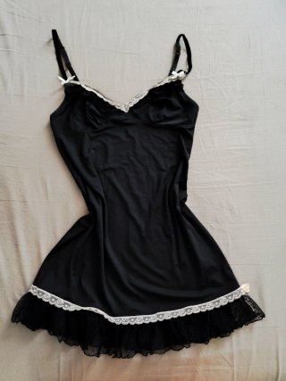 Ropa de dormir negra con encaje