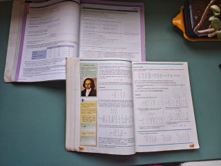 Libros Matemáticas II y Ciencias Sociales