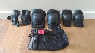 Patines online, protecciones, casco, bolsa.Talla44