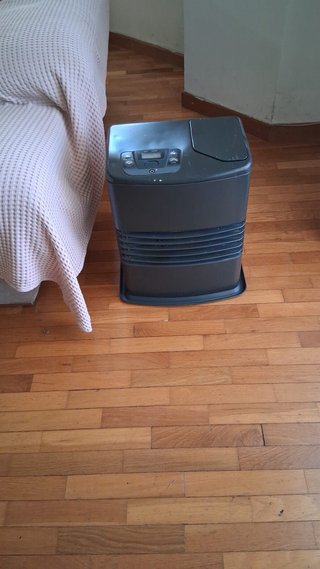 Estufa de parafina negra y gris