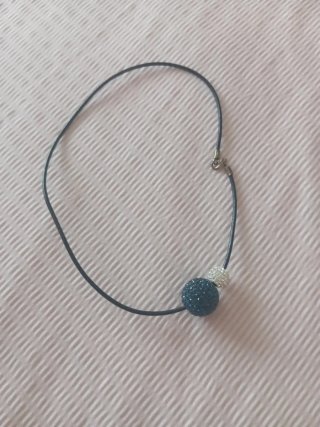 Collar con cuentas brillantes tipo Swarovski