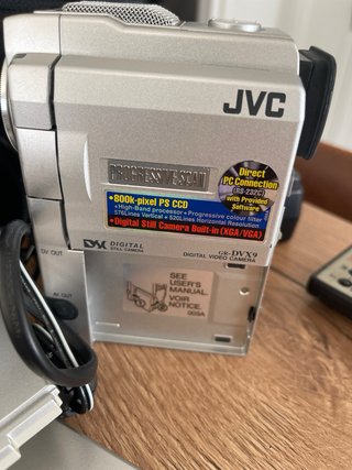 Videocámara JVC Plata/Negra + Accesorios