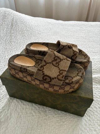 Sandalias gucci GG Beige y Marrón