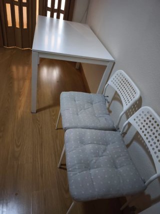 Mesa Ikea Blanca + 2 Sillas