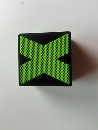 Altavoz SANDA gris y verde