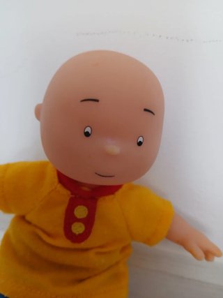 Muñeco Caillou de famosa