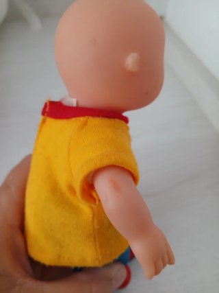 Muñeco Caillou de famosa