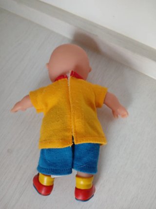 Muñeco Caillou de famosa