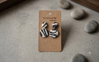Pendientes de arcilla con diseño