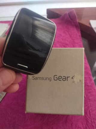 Reloj móvil negro,sin cargador