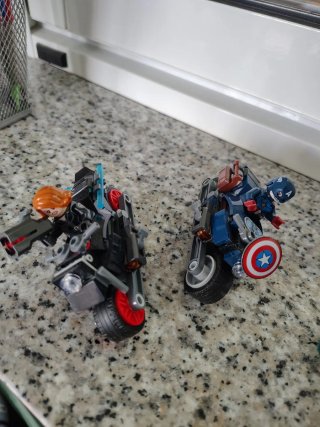 Lego Moto Capitán América y Viuda Negra
