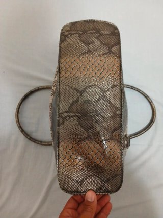 Bolso Guess Beige y Dorado Modelo 2005 y 2008