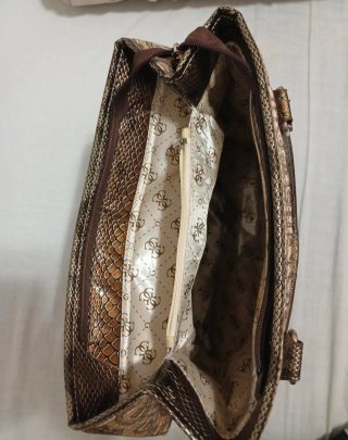 Bolso Guess Beige y Dorado Modelo 2005 y 2008
