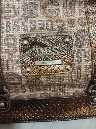 Bolso Guess Beige y Dorado Modelo 2005 y 2008