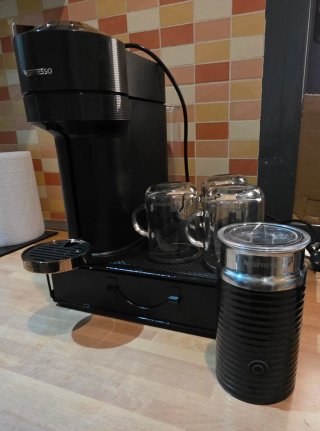 Cafetera Nespresso De'Longhi Negra