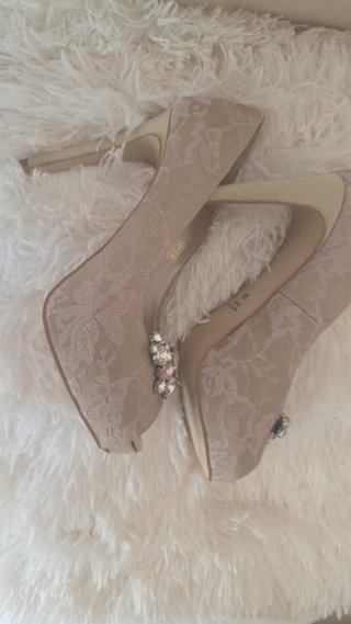 Zapatos de fiesta Angel Alarcón beige con pedrería
