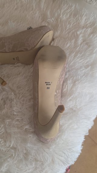 Zapatos de fiesta Angel Alarcón beige con pedrería