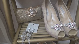Zapatos de fiesta Angel Alarcón beige con pedrería