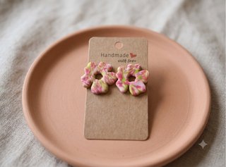 Pendientes de arcilla florales