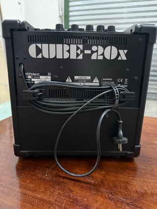 Amplificador Roland Cube 20X