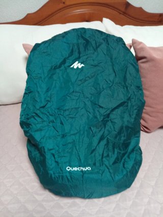 Mochila Quechua 30L senderismo montaña con regalos