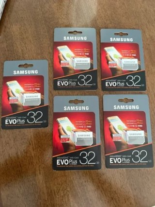 Confezione da 5 schede Samsung EVO Plus microSD da 32GB